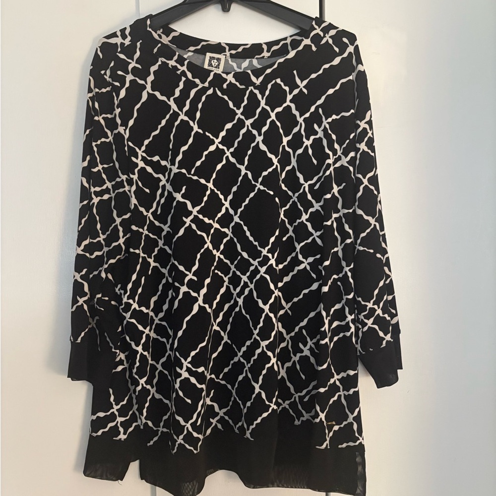 Black and White Geometric Women's Top